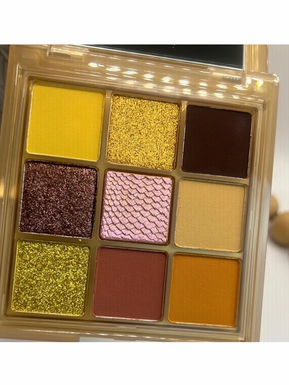 Huda Beauty Wild Tiger Eyeshadow Palette